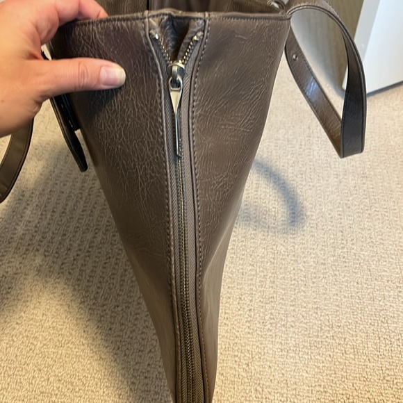 Matt & Nat Vegan Leather Laptop Bag - Picture 5 of 6